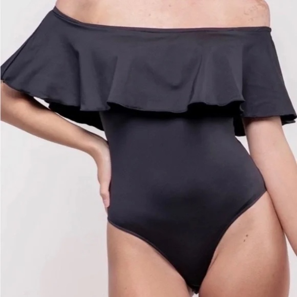By Egreis Off the Shoulder Black Stretchy Bodysuit
